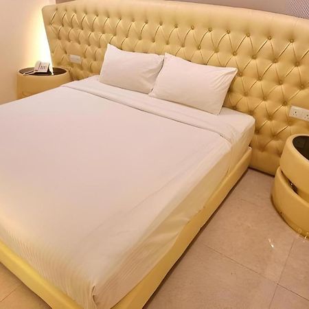 Ritzton Hotel Johor Bahru Bagian luar foto