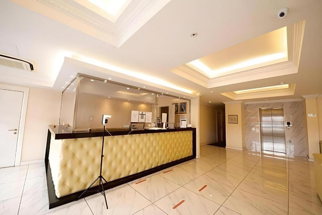Ritzton Hotel Johor Bahru Bagian luar foto