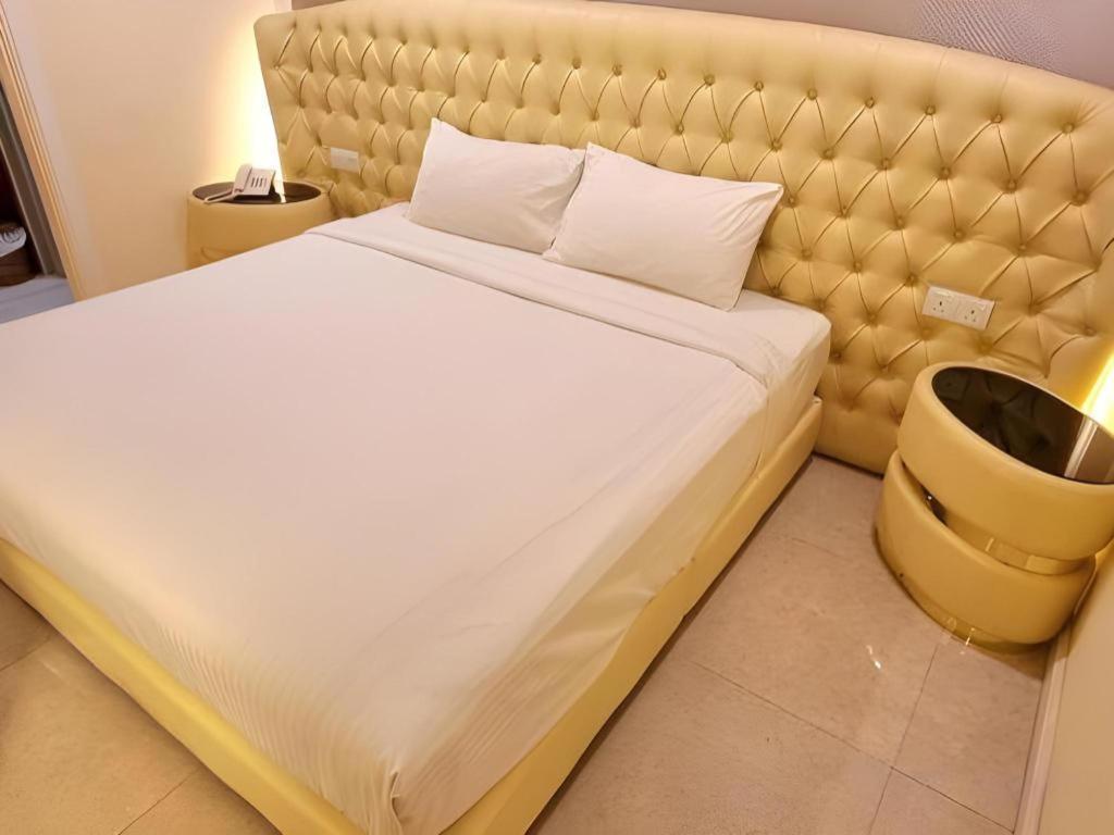 Ritzton Hotel Johor Bahru Bagian luar foto