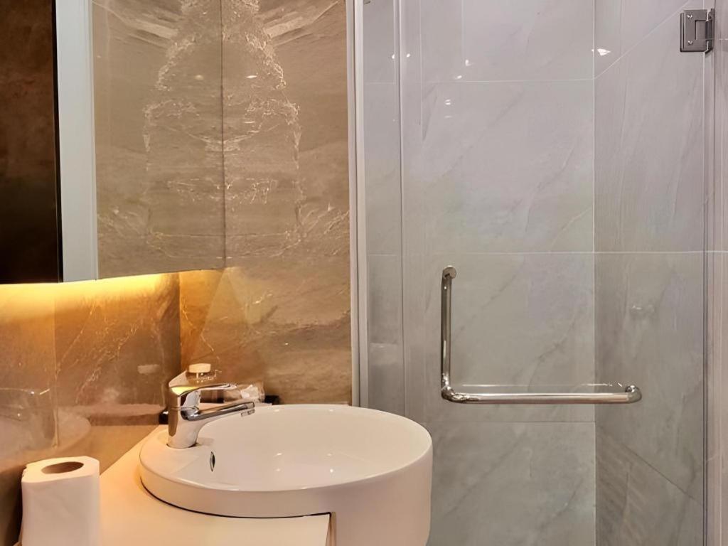 Ritzton Hotel Johor Bahru Bagian luar foto
