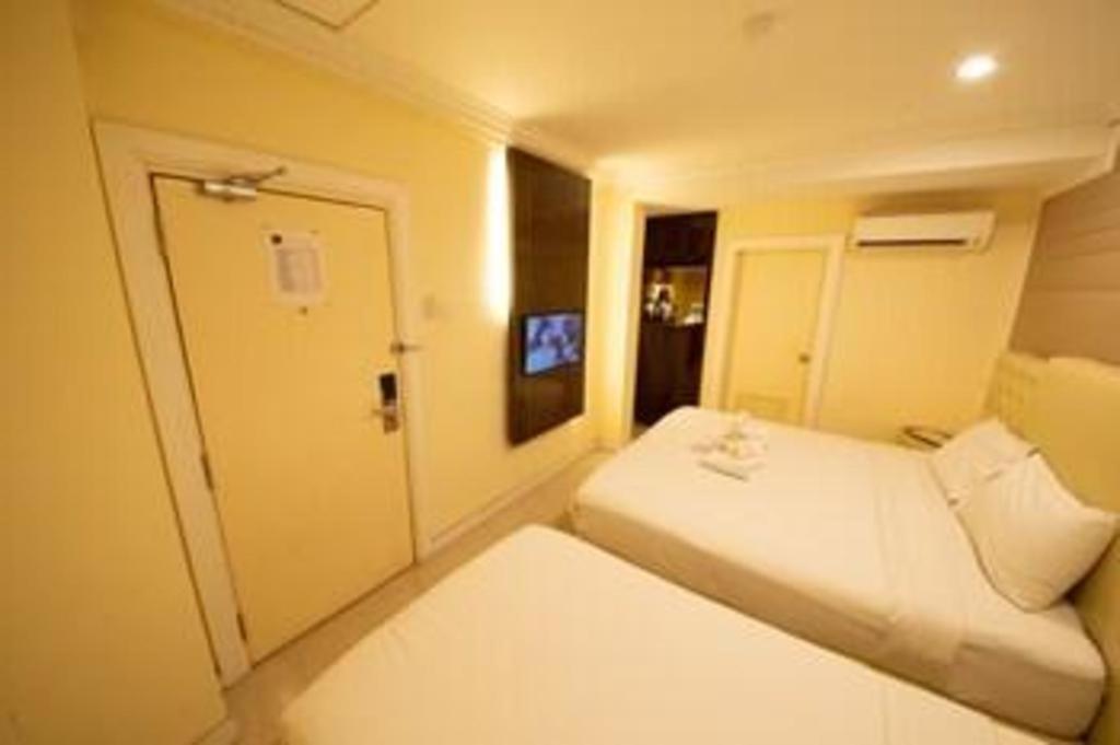 Ritzton Hotel Johor Bahru Bagian luar foto