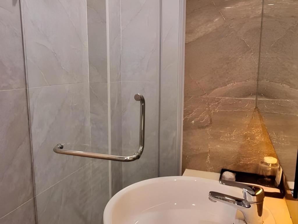 Ritzton Hotel Johor Bahru Bagian luar foto