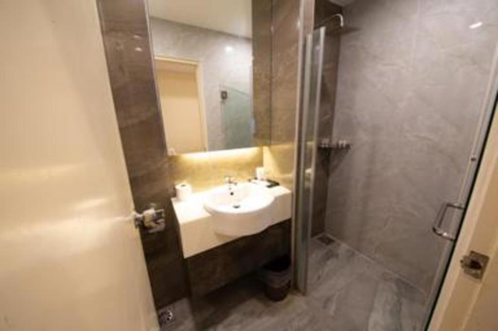 Ritzton Hotel Johor Bahru Bagian luar foto
