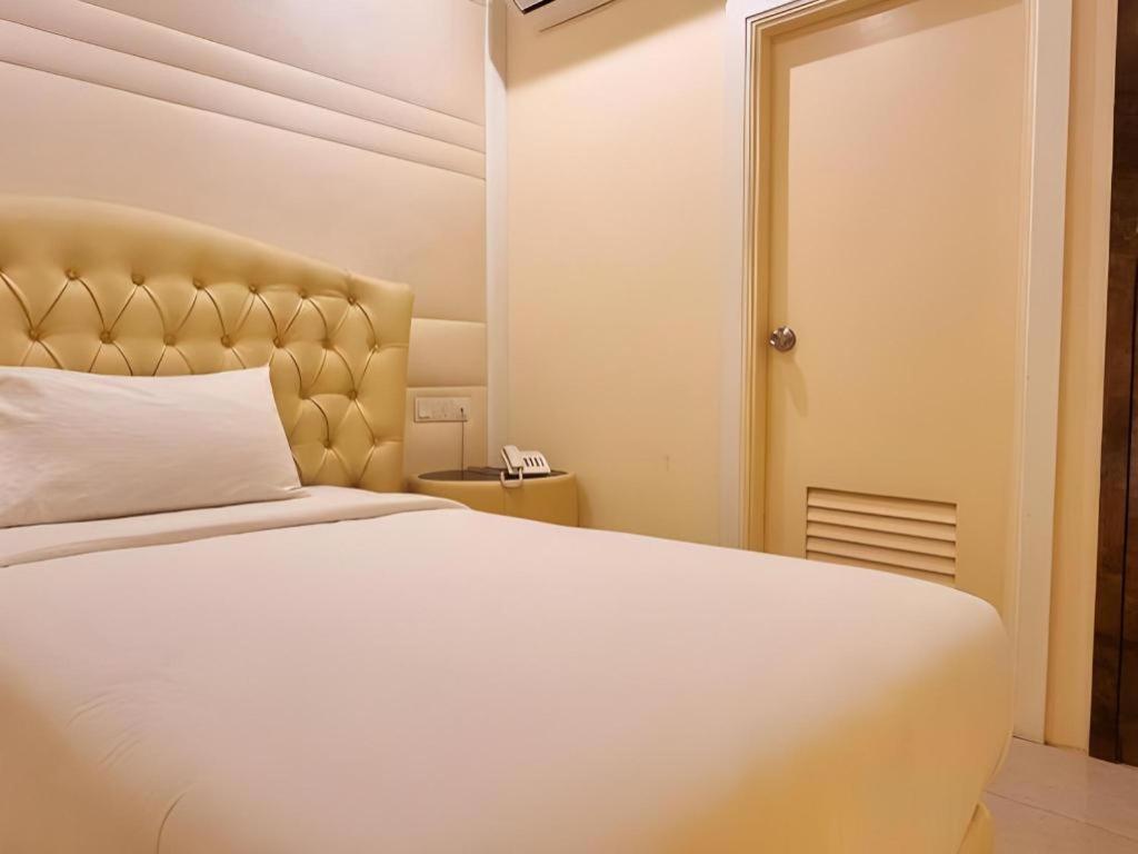 Ritzton Hotel Johor Bahru Bagian luar foto