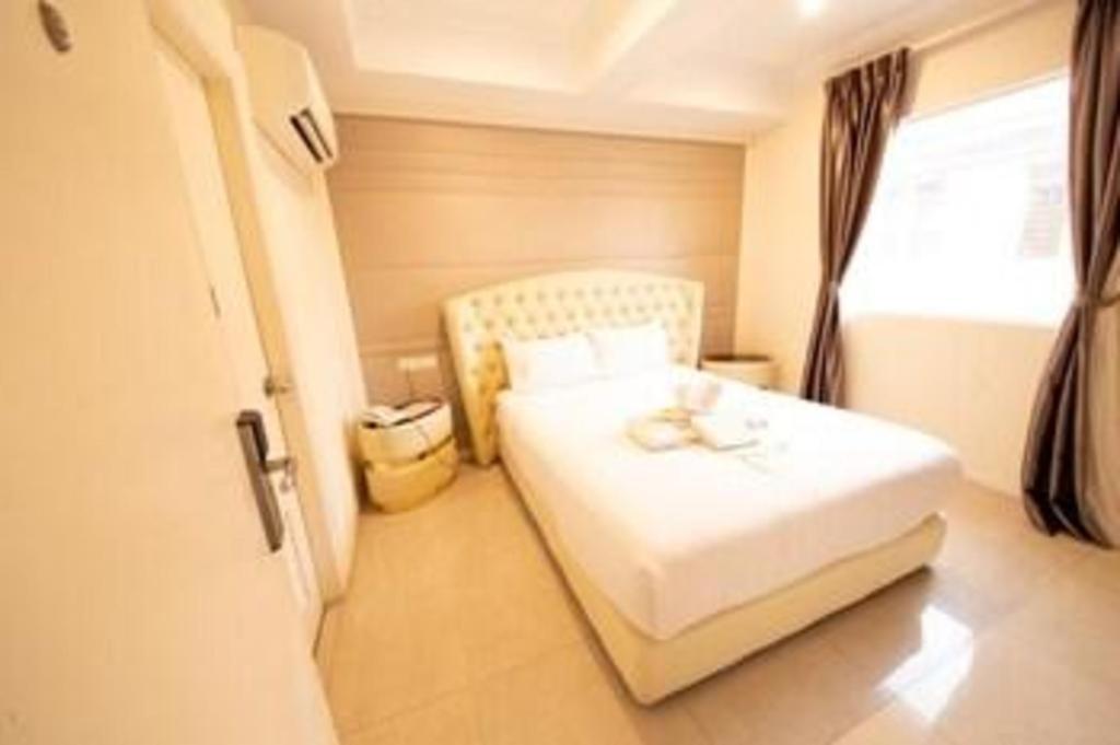 Ritzton Hotel Johor Bahru Bagian luar foto