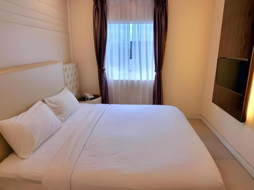 Ritzton Hotel Johor Bahru Bagian luar foto