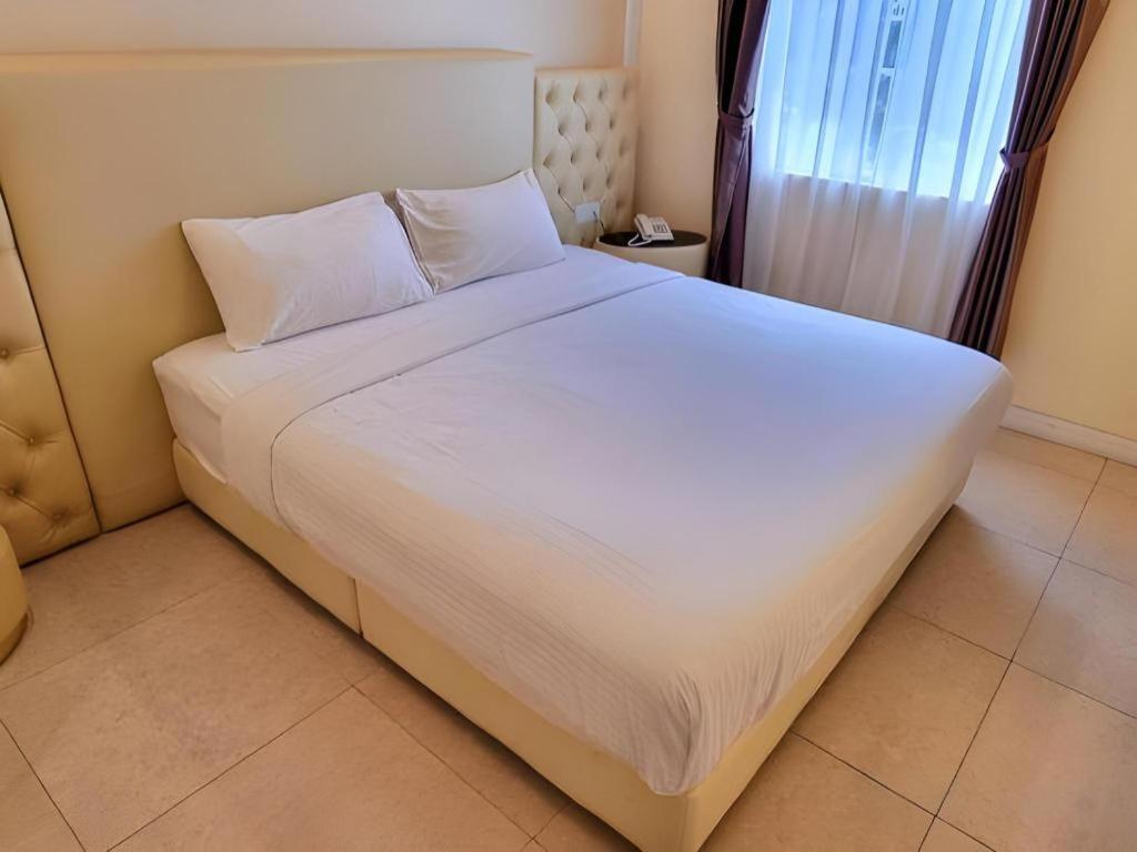 Ritzton Hotel Johor Bahru Bagian luar foto