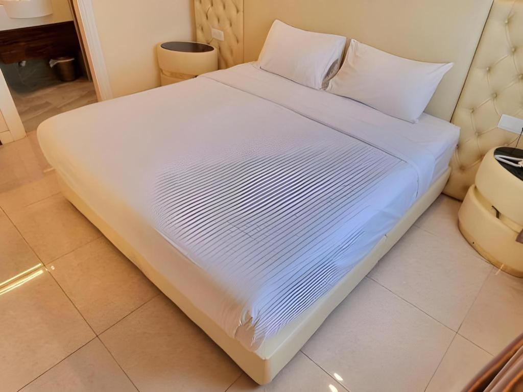 Ritzton Hotel Johor Bahru Bagian luar foto