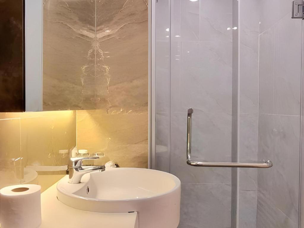 Ritzton Hotel Johor Bahru Bagian luar foto