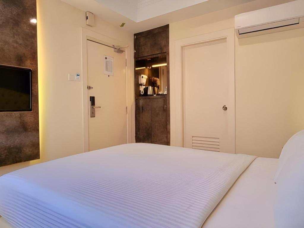 Ritzton Hotel Johor Bahru Bagian luar foto