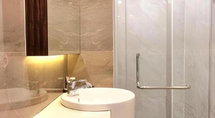 Ritzton Hotel Johor Bahru Bagian luar foto
