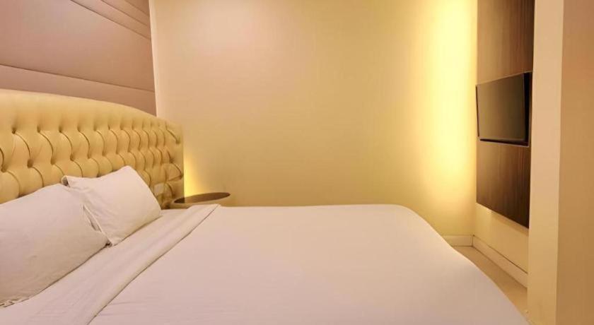 Ritzton Hotel Johor Bahru Bagian luar foto