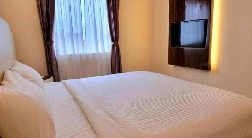 Ritzton Hotel Johor Bahru Bagian luar foto