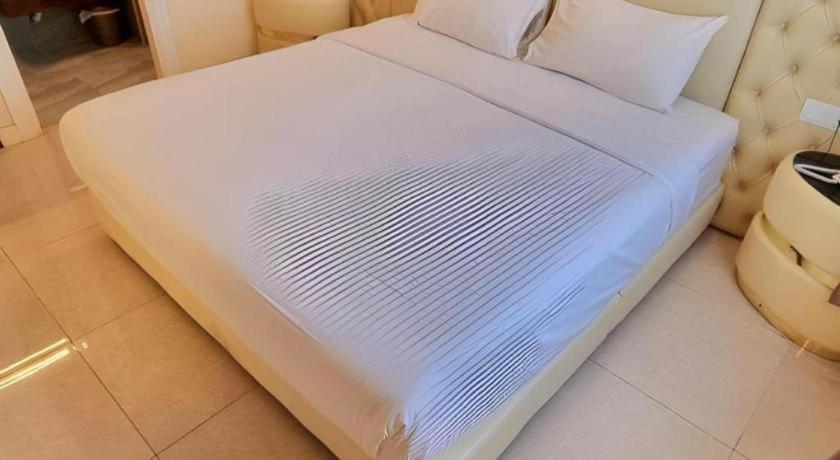 Ritzton Hotel Johor Bahru Bagian luar foto