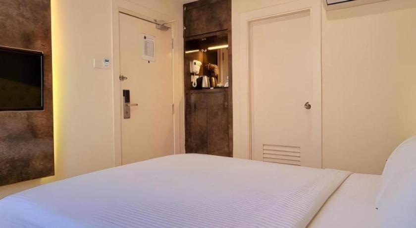 Ritzton Hotel Johor Bahru Bagian luar foto