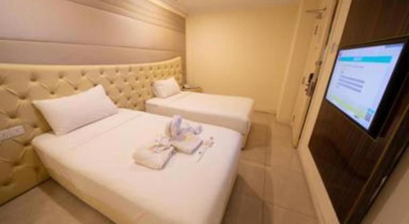 Ritzton Hotel Johor Bahru Bagian luar foto