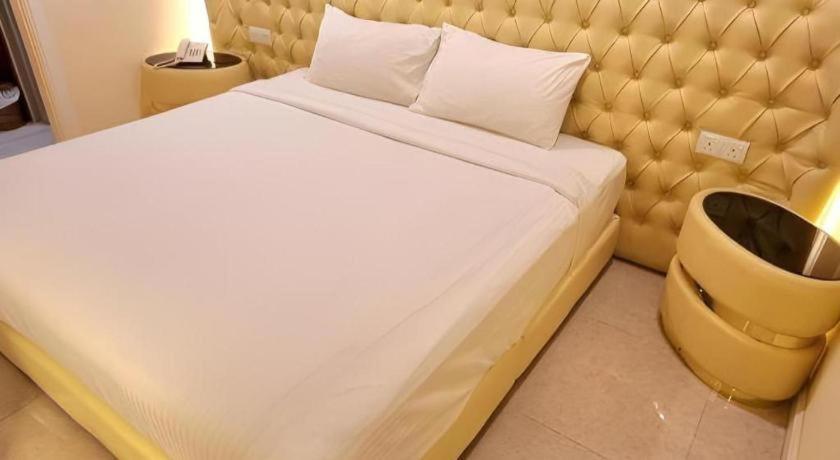 Ritzton Hotel Johor Bahru Bagian luar foto